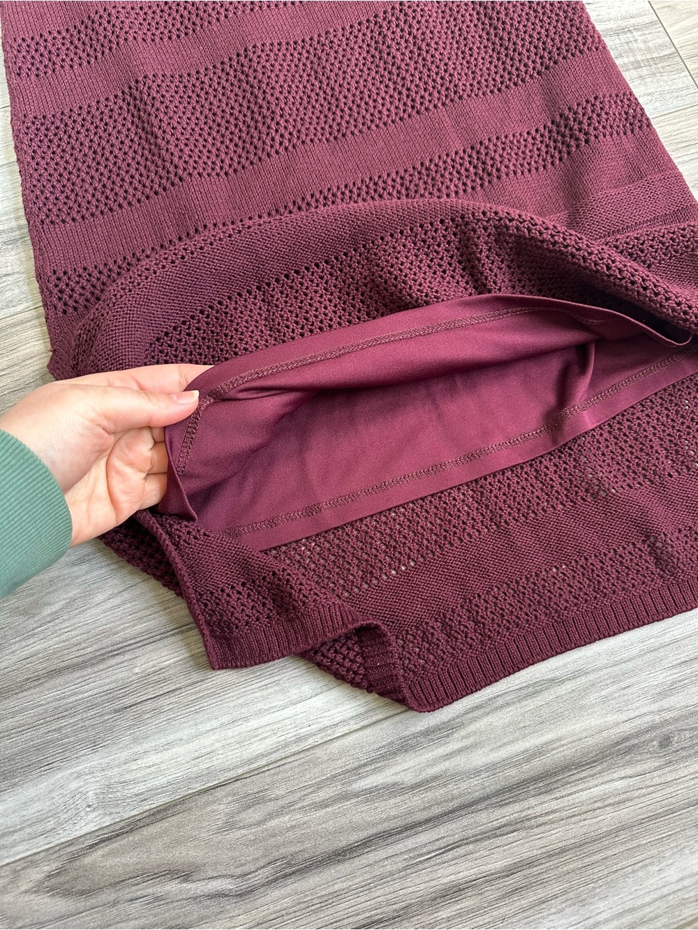 Nine West Women's Open Knit Midi Skirt Lined in Burgundy Cotton Blend Size S - Picture 5 of 7